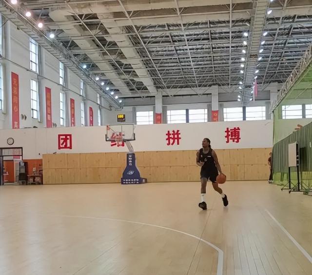 职业篮球教练如何制定有效的赛制训练计划?_1